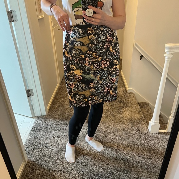 Athena Marie: Pencil Skirt with stretch/tummy control - Picture 2 of 4